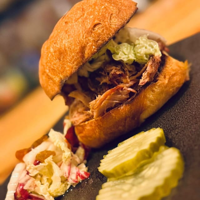 PULLED PORK SANDWICH.