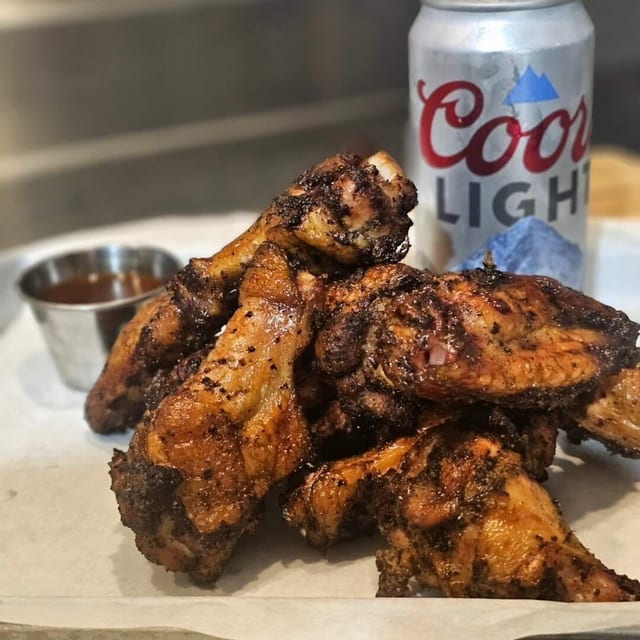 SMOKED WINGS.